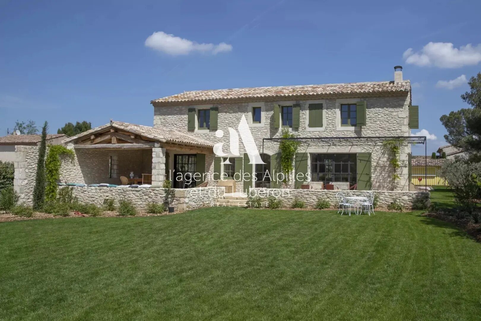 Maison à louer, 215m², Eygalières