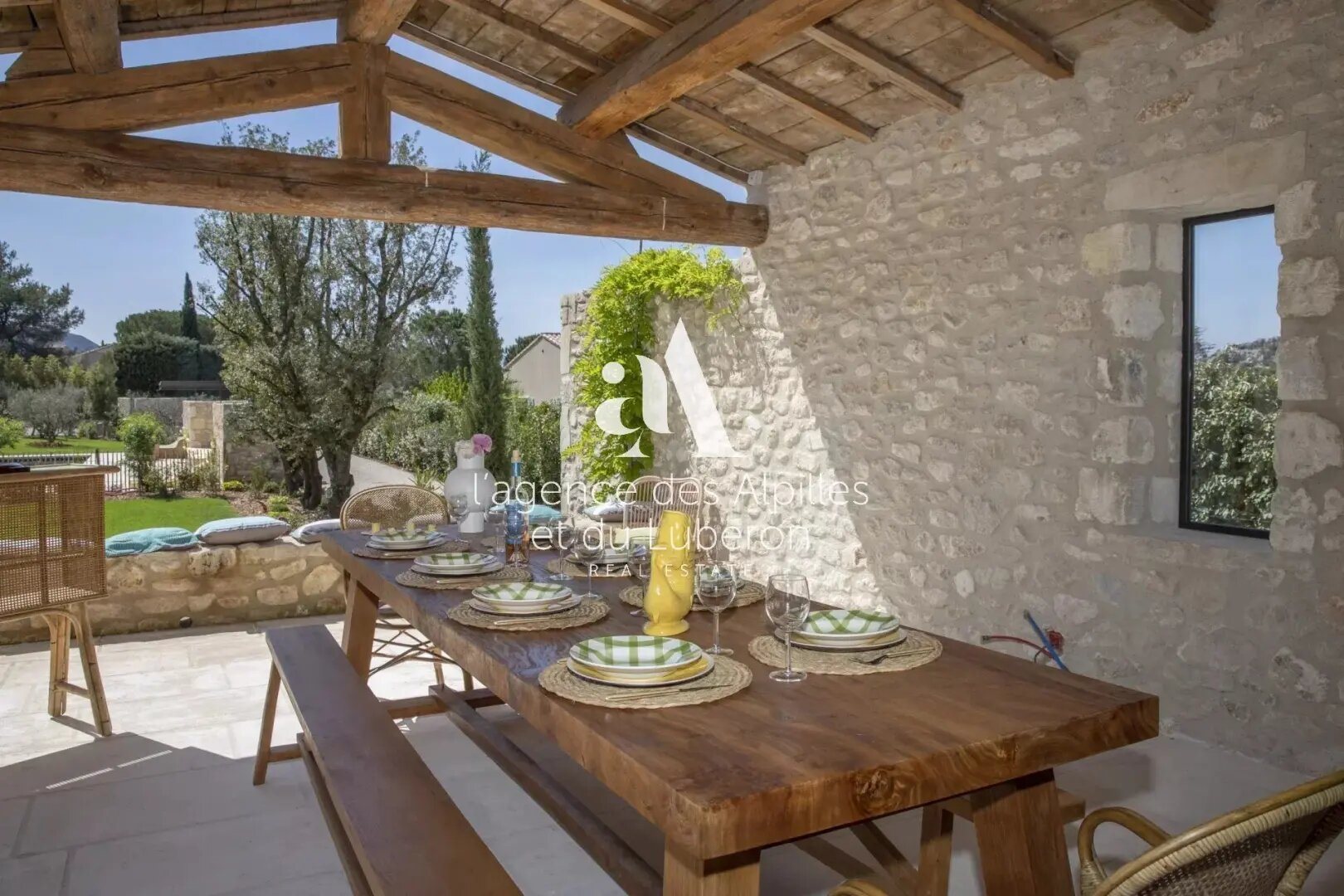 Maison à louer, 215m², Eygalières