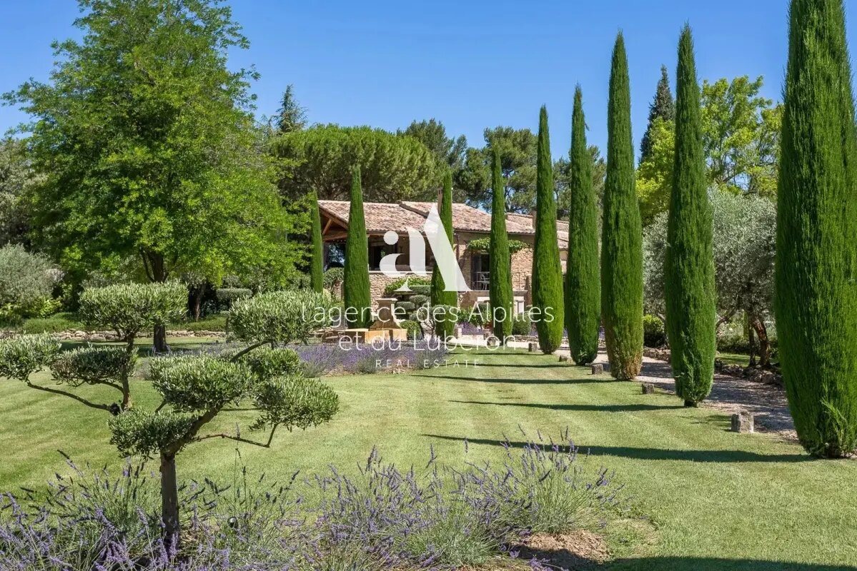 Maison à louer, 650m², Oppède