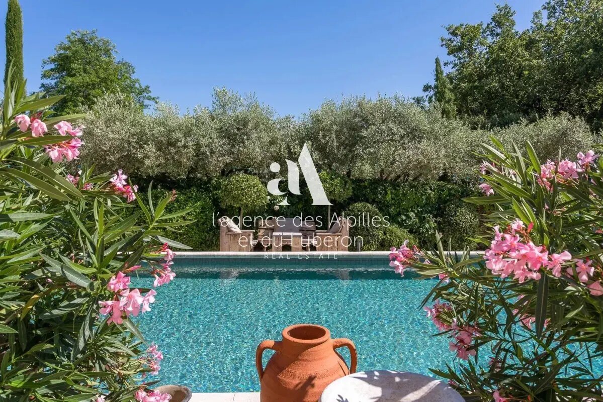 Maison à louer, 650m², Oppède