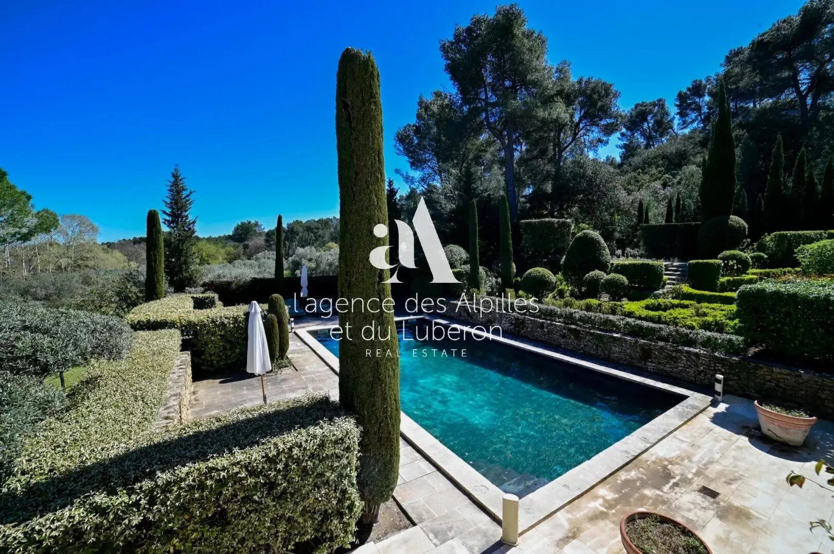 Maison à louer, 350m², Saint-Rémy-de-Provence