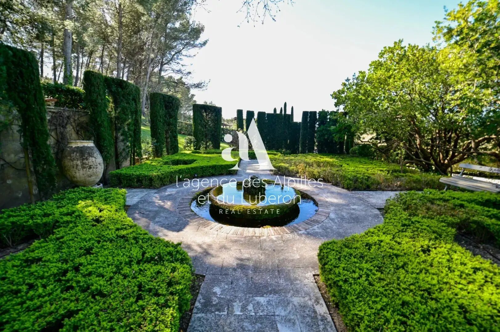 Maison à louer, 350m², Saint-Rémy-de-Provence