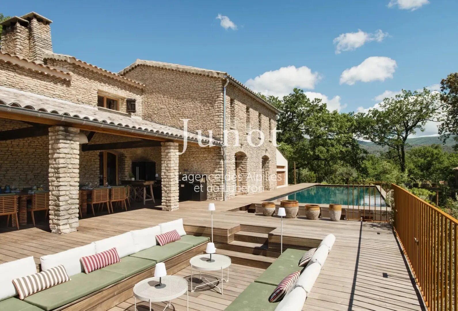 Maison à louer, 390m², Saint-Saturnin-lès-Apt