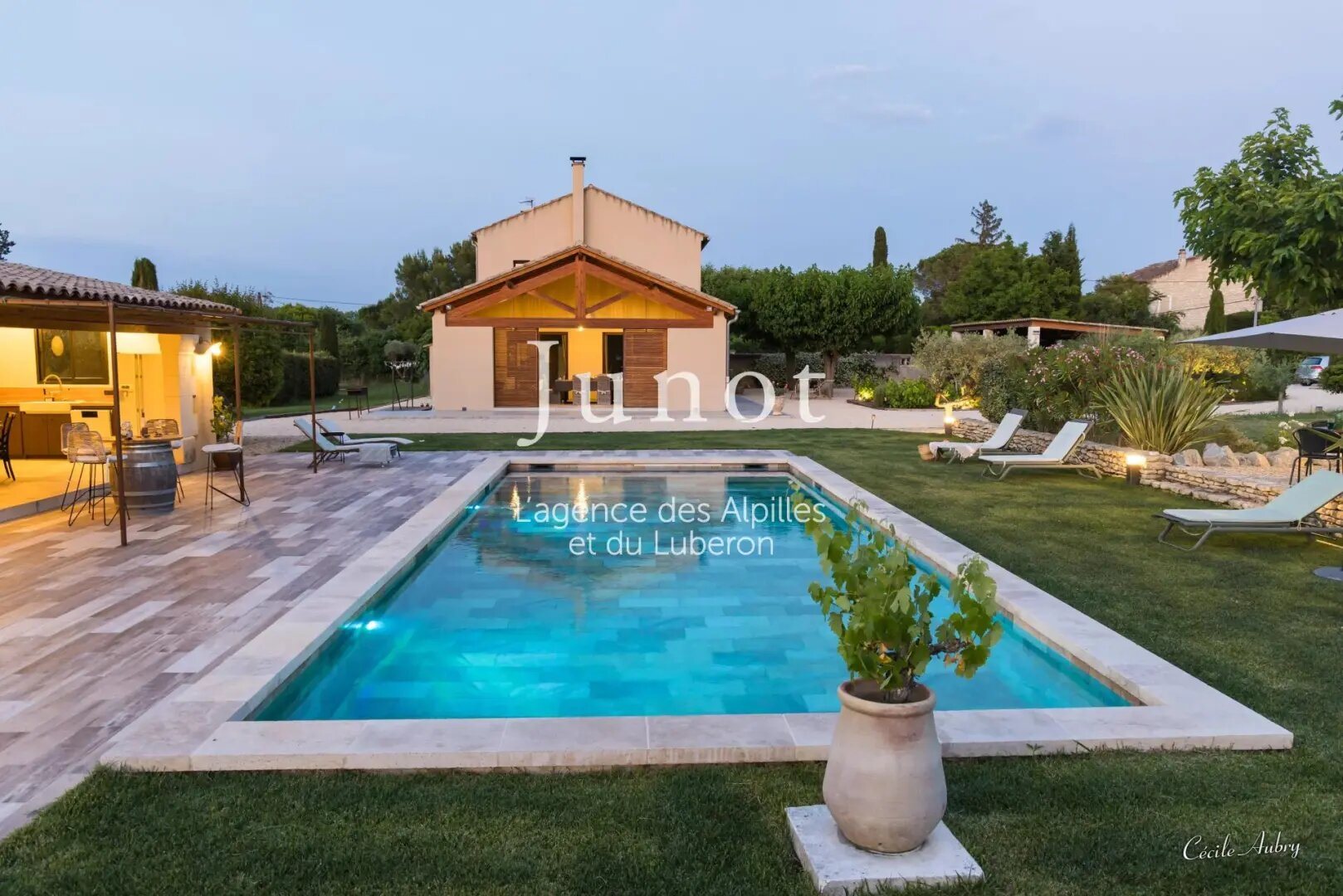 Maison à louer, 210m², Saint-Rémy-de-Provence