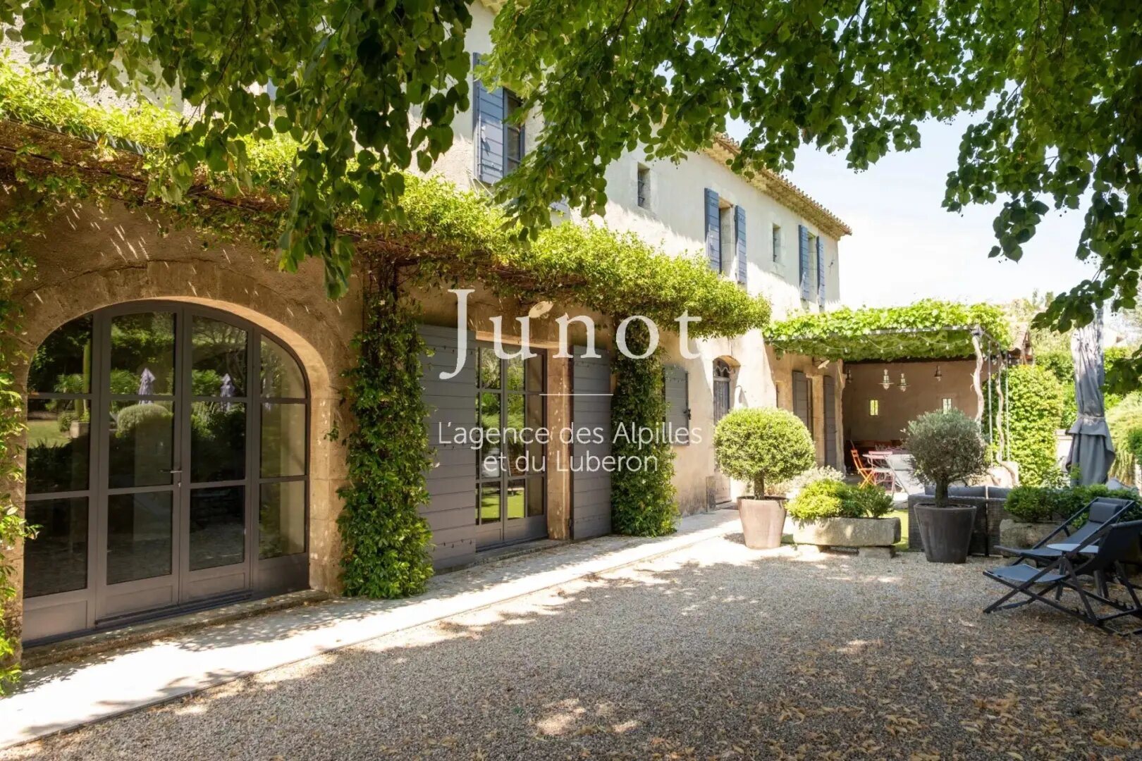Maison à louer, 300m², Saint-Rémy-de-Provence