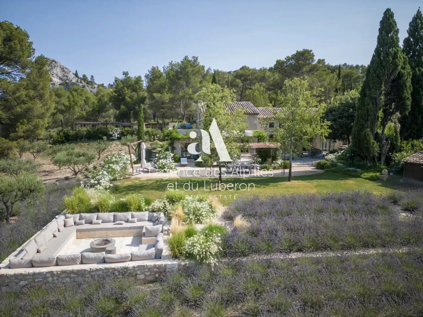 Maison à louer, 250m², Saint-Rémy-de-Provence