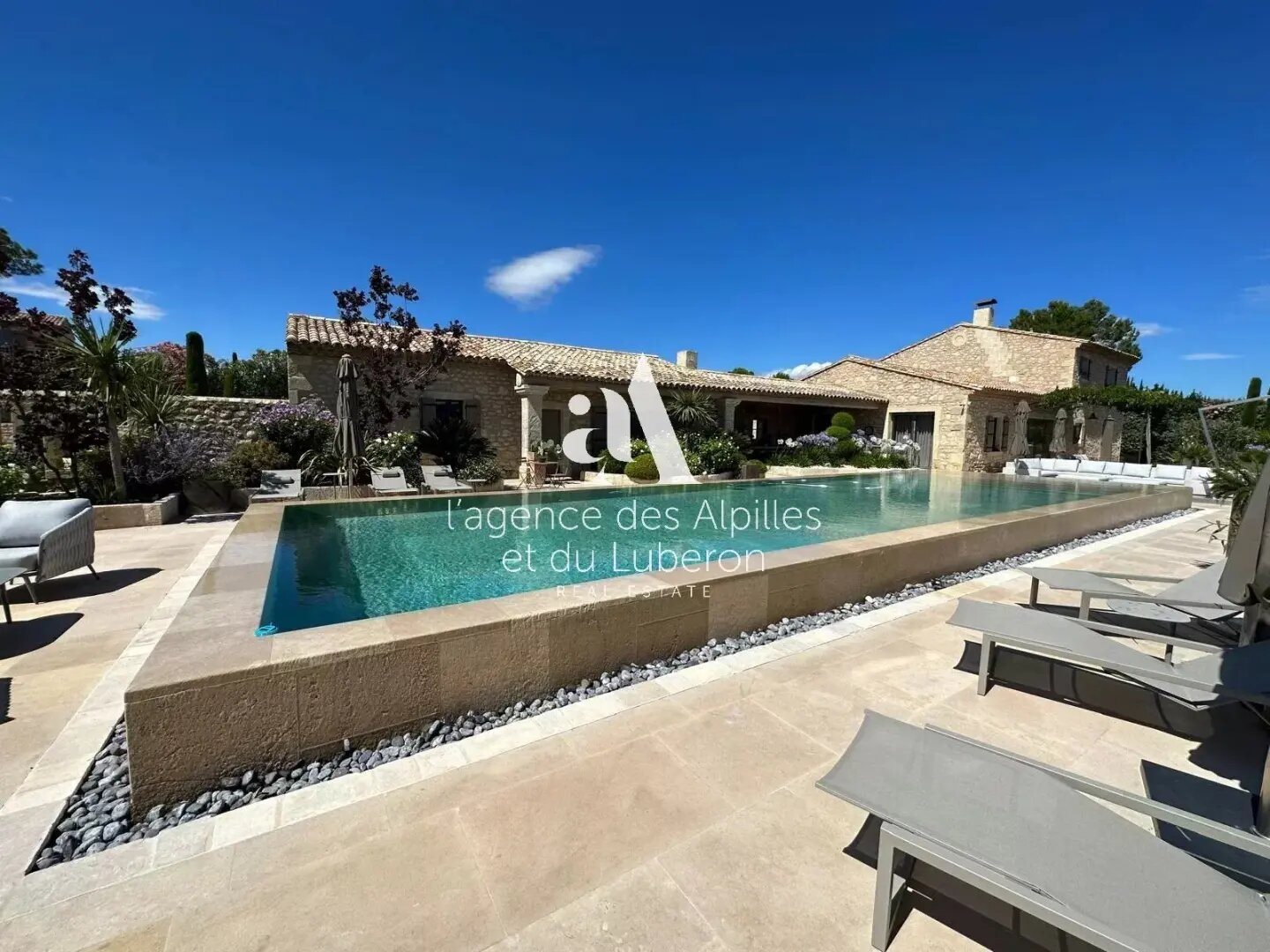 Maison à louer, 300m², Saint-Rémy-de-Provence
