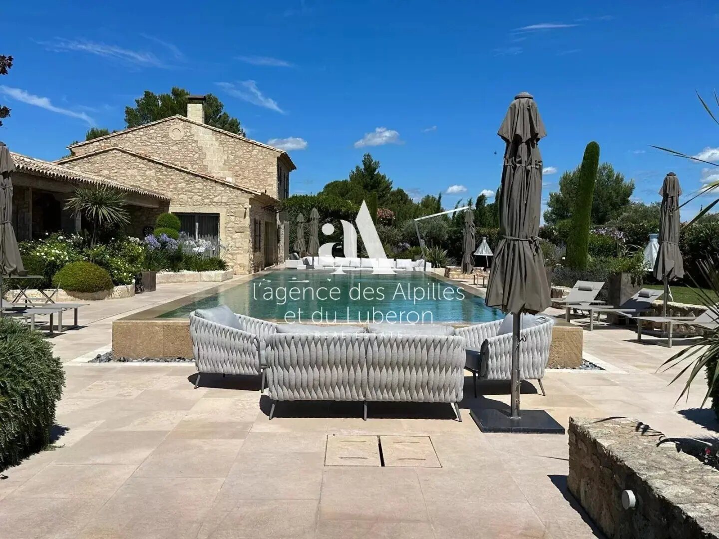 Maison à louer, 300m², Saint-Rémy-de-Provence