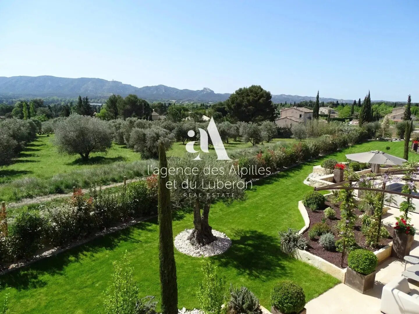 Maison à louer, 300m², Saint-Rémy-de-Provence
