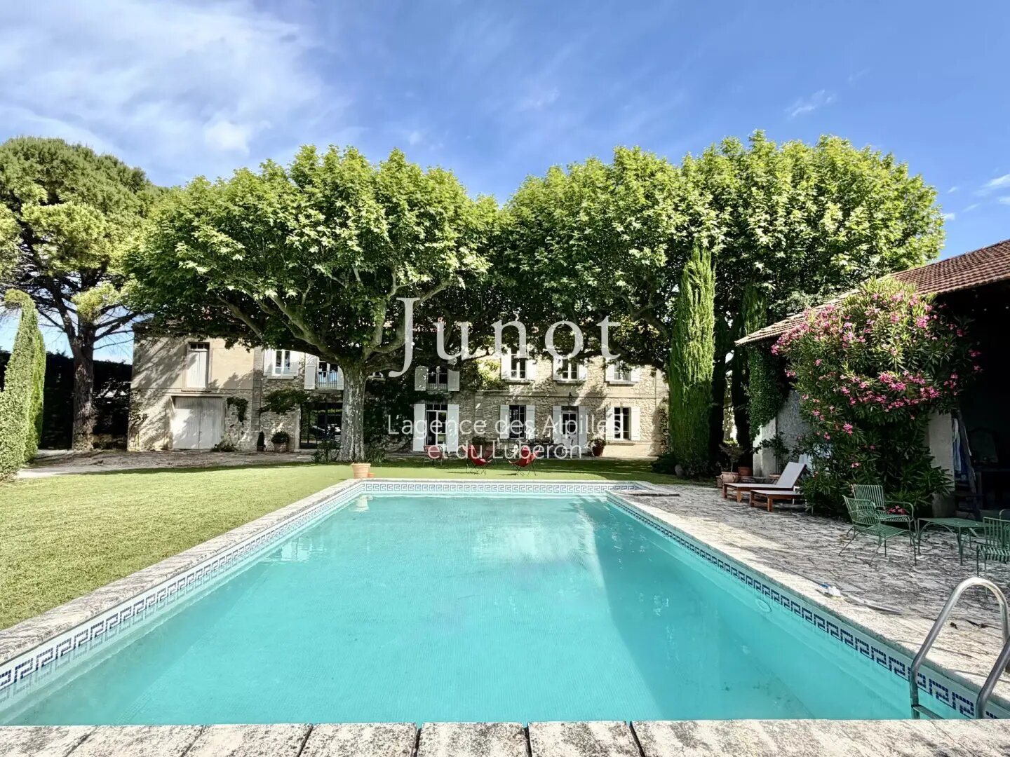 Maison à louer, 450m², Saint-Rémy-de-Provence