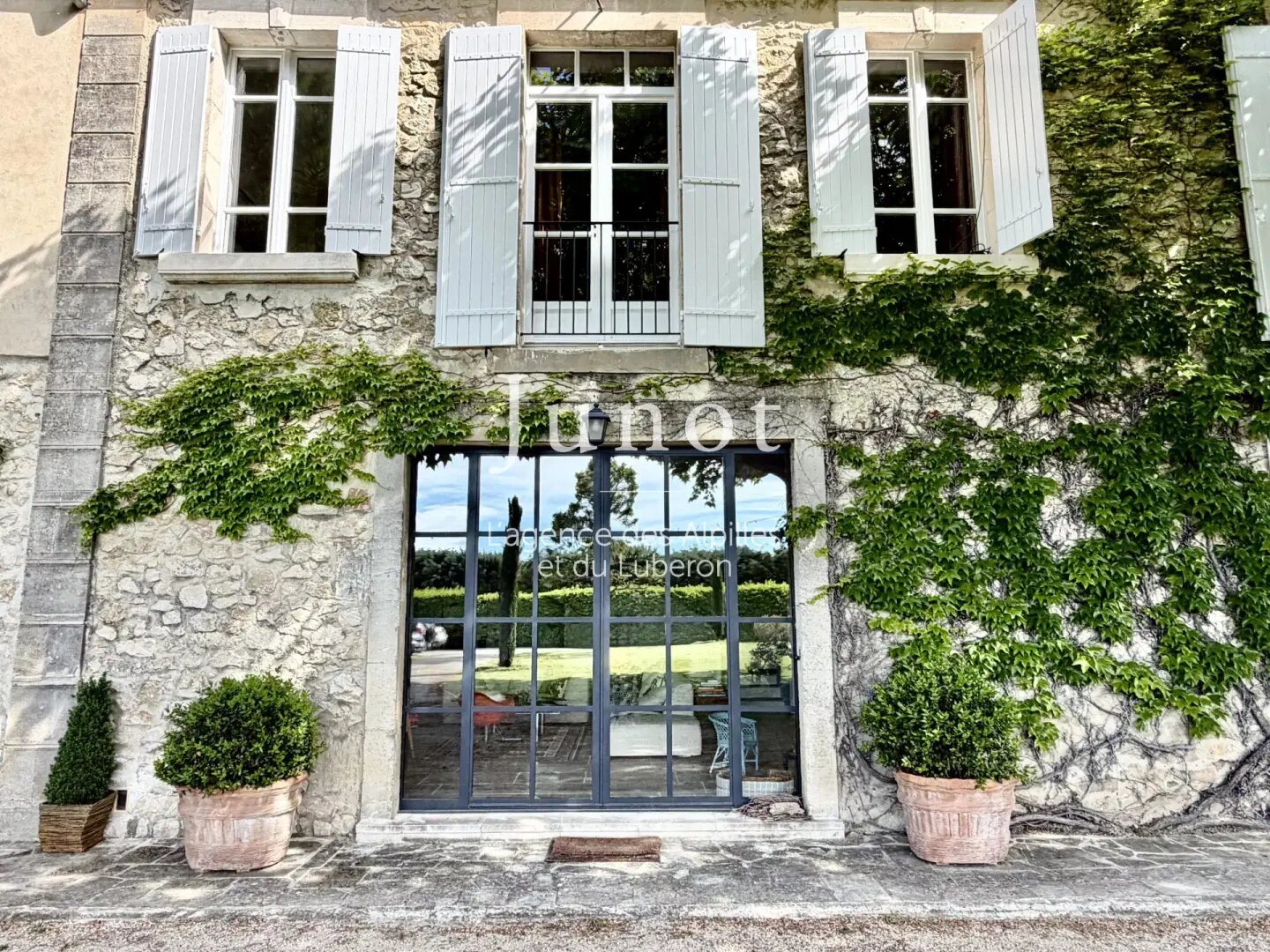 Maison à louer, 450m², Saint-Rémy-de-Provence