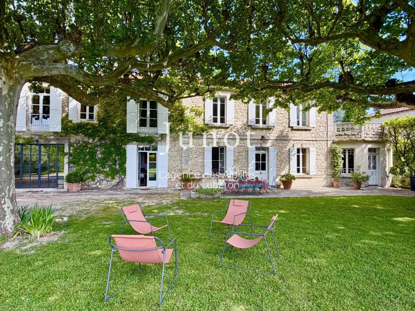Maison à louer, 450m², Saint-Rémy-de-Provence