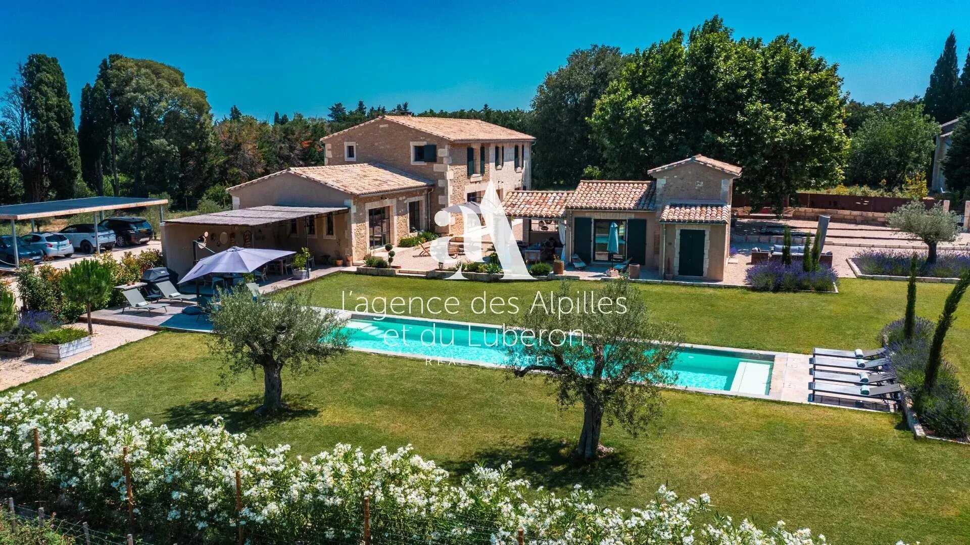 Maison à louer, 290m², Saint-Rémy-de-Provence