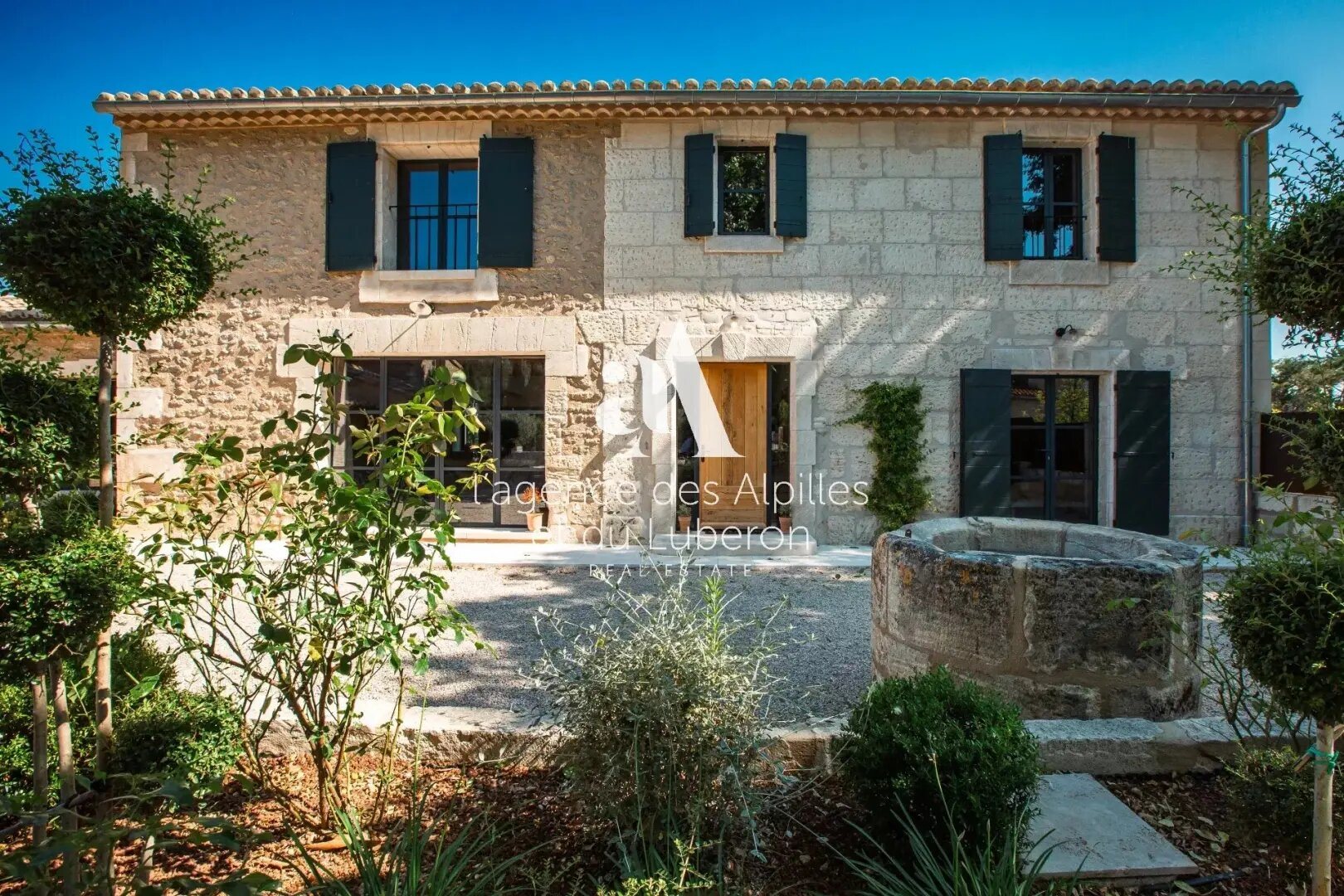 Maison à louer, 290m², Saint-Rémy-de-Provence