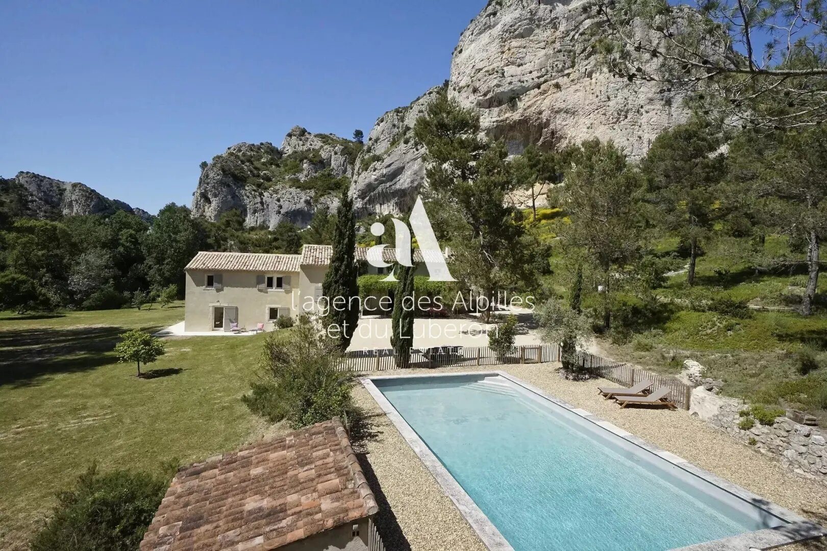 Maison à louer, 300m², Saint-Rémy-de-Provence