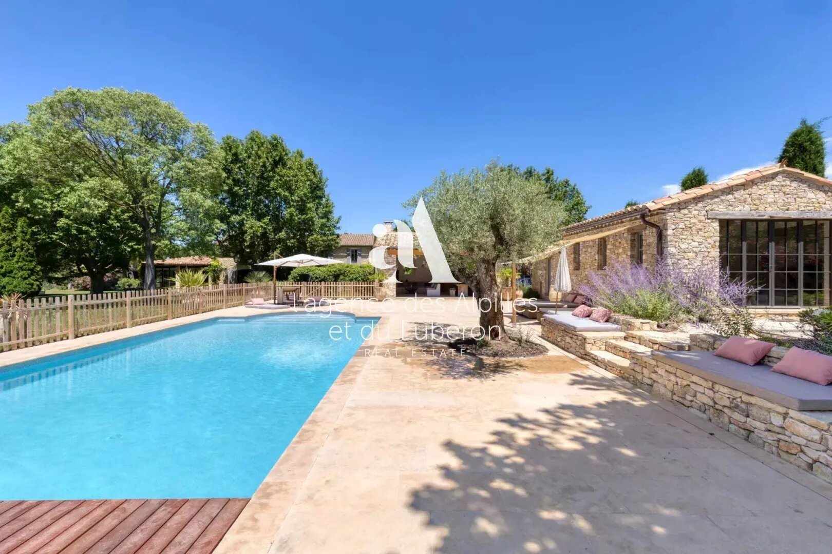 Maison à louer, 500m², Saint-Rémy-de-Provence