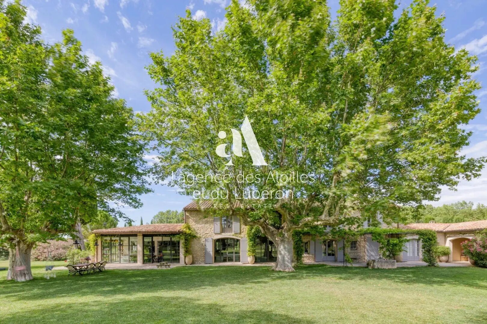 Maison à louer, 500m², Saint-Rémy-de-Provence