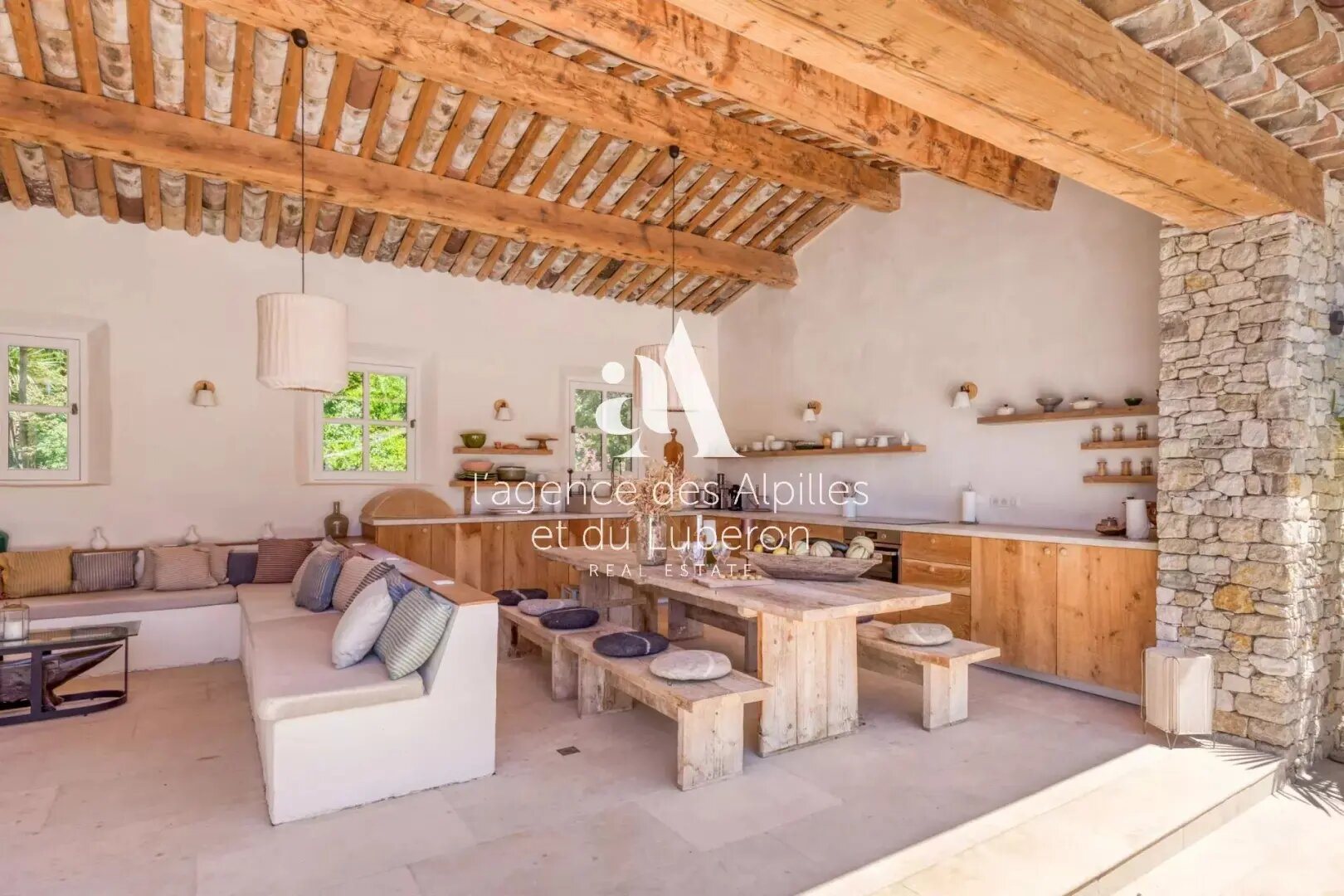 Maison à louer, 500m², Saint-Rémy-de-Provence