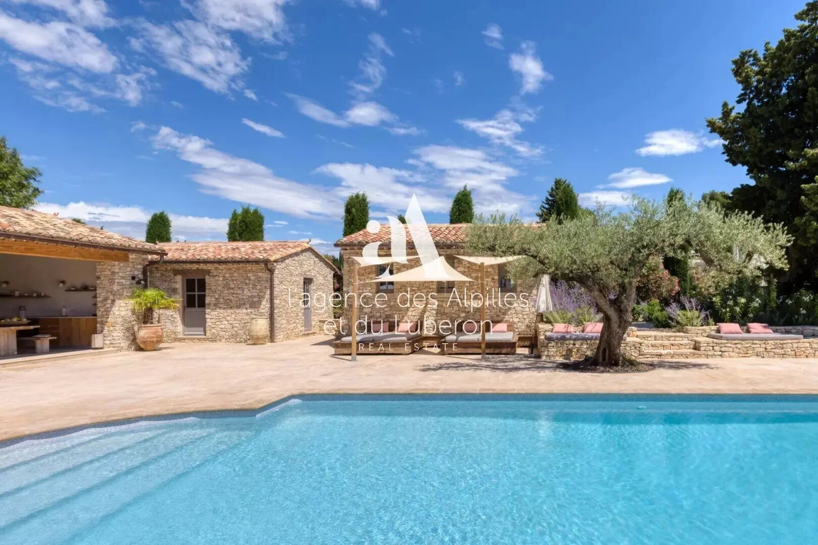 Maison à louer, 500m², Saint-Rémy-de-Provence