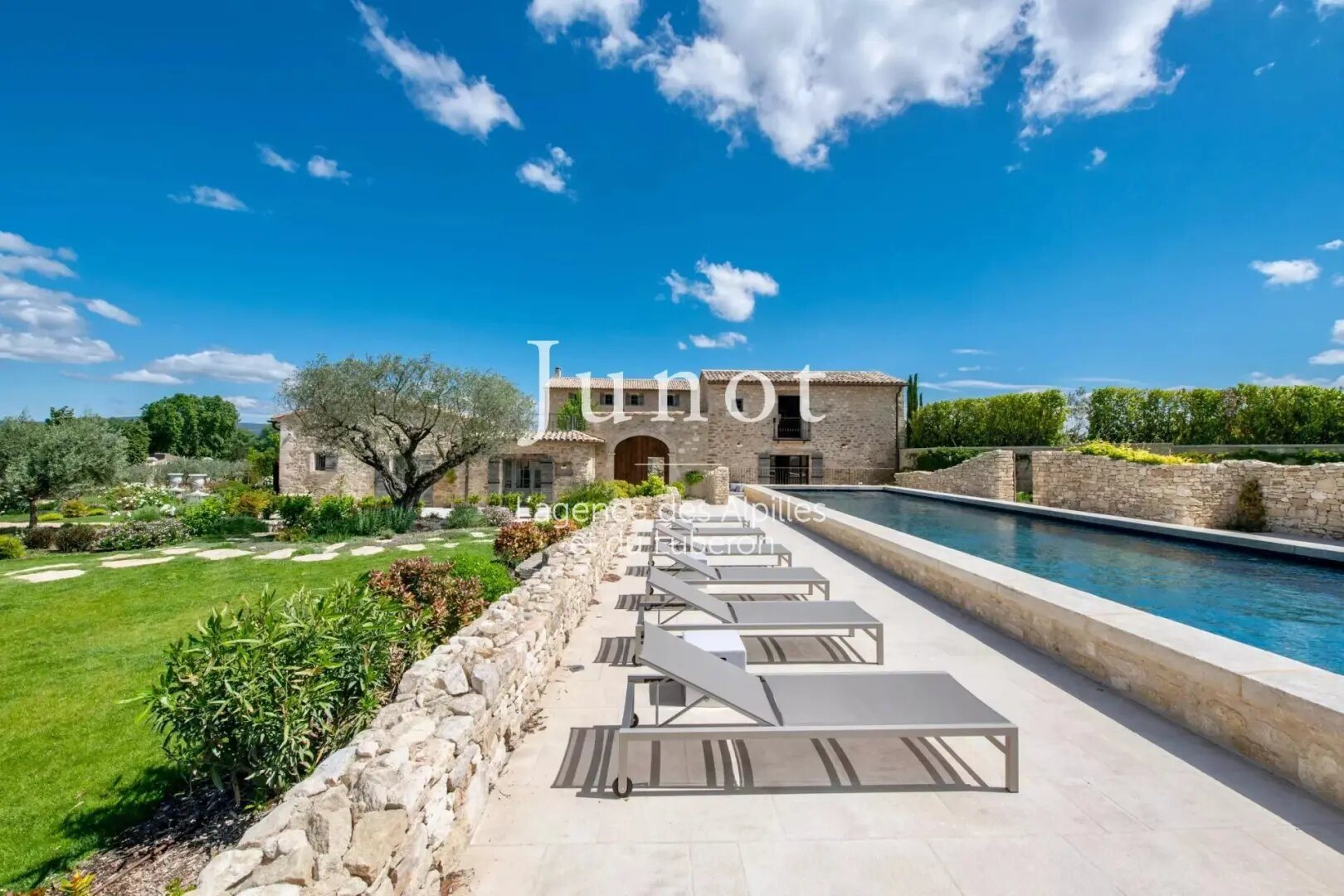 Maison à louer, 760m², Oppède