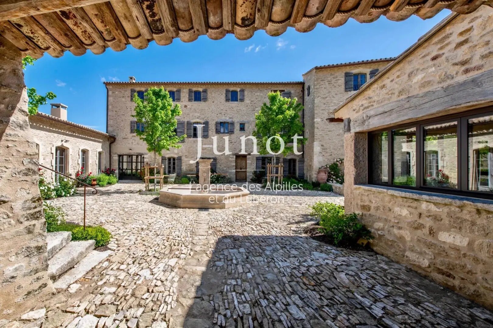 Maison à louer, 760m², Oppède