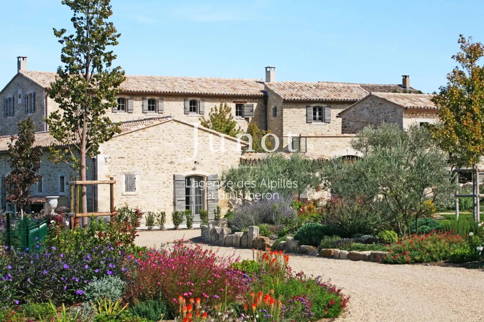 Maison à louer, 760m², Oppède