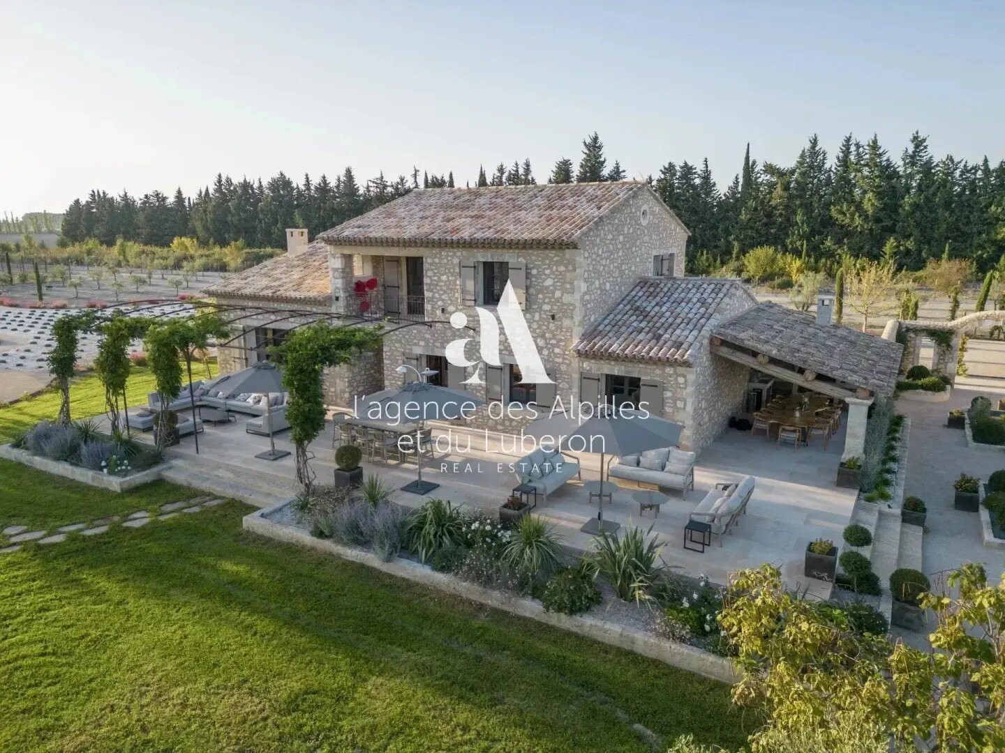Maison à louer, 280m², Saint-Rémy-de-Provence