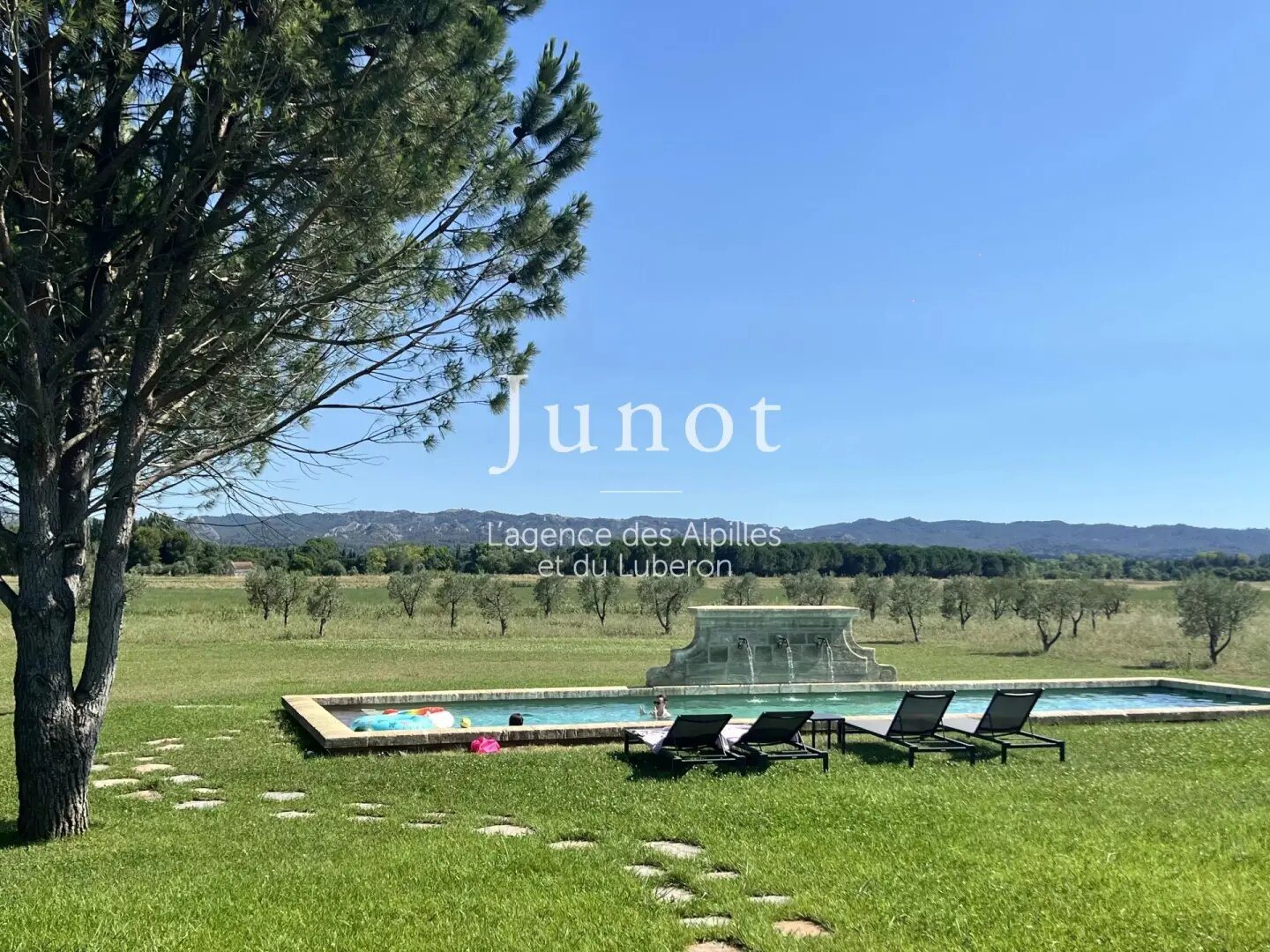 Maison à louer, 280m², Saint-Rémy-de-Provence