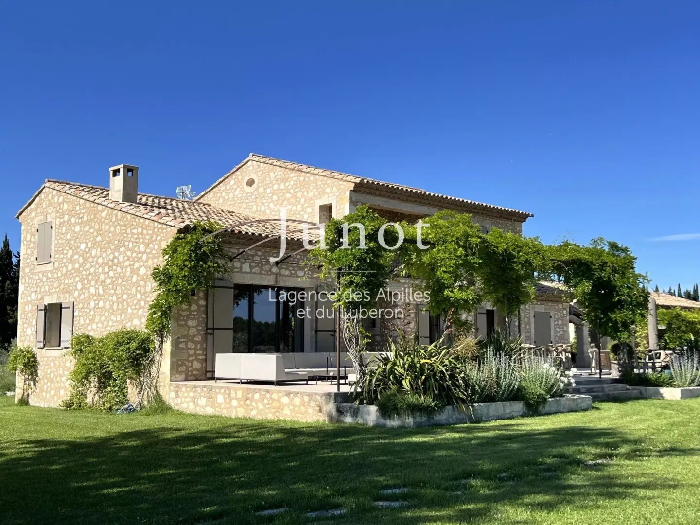 Maison à louer, 280m², Saint-Rémy-de-Provence
