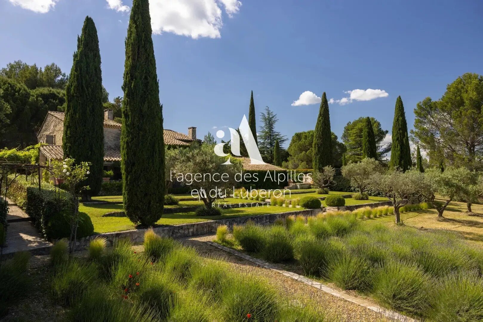 Maison à louer, 550m², Eygalières