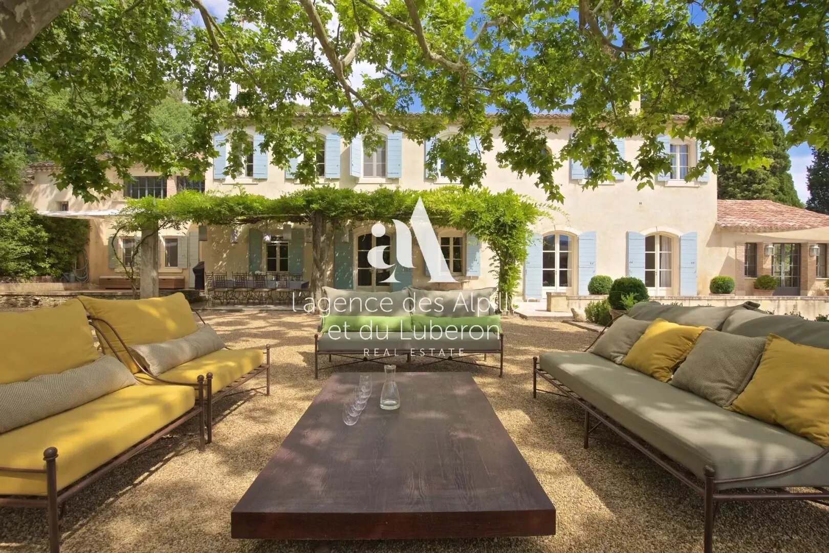 Maison à louer, 710m², Saint-Rémy-de-Provence