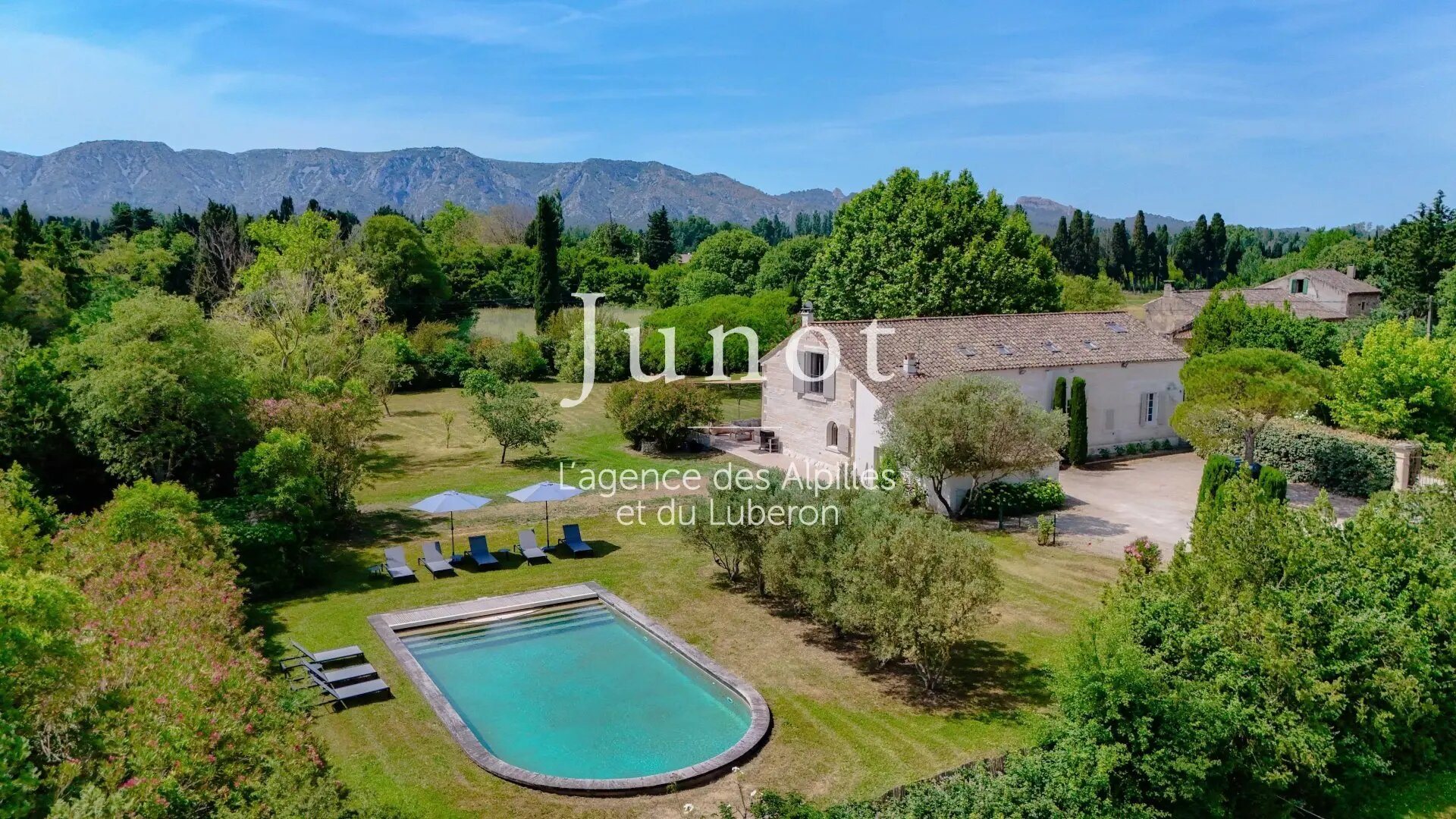 Maison à louer, 270m², Saint-Rémy-de-Provence
