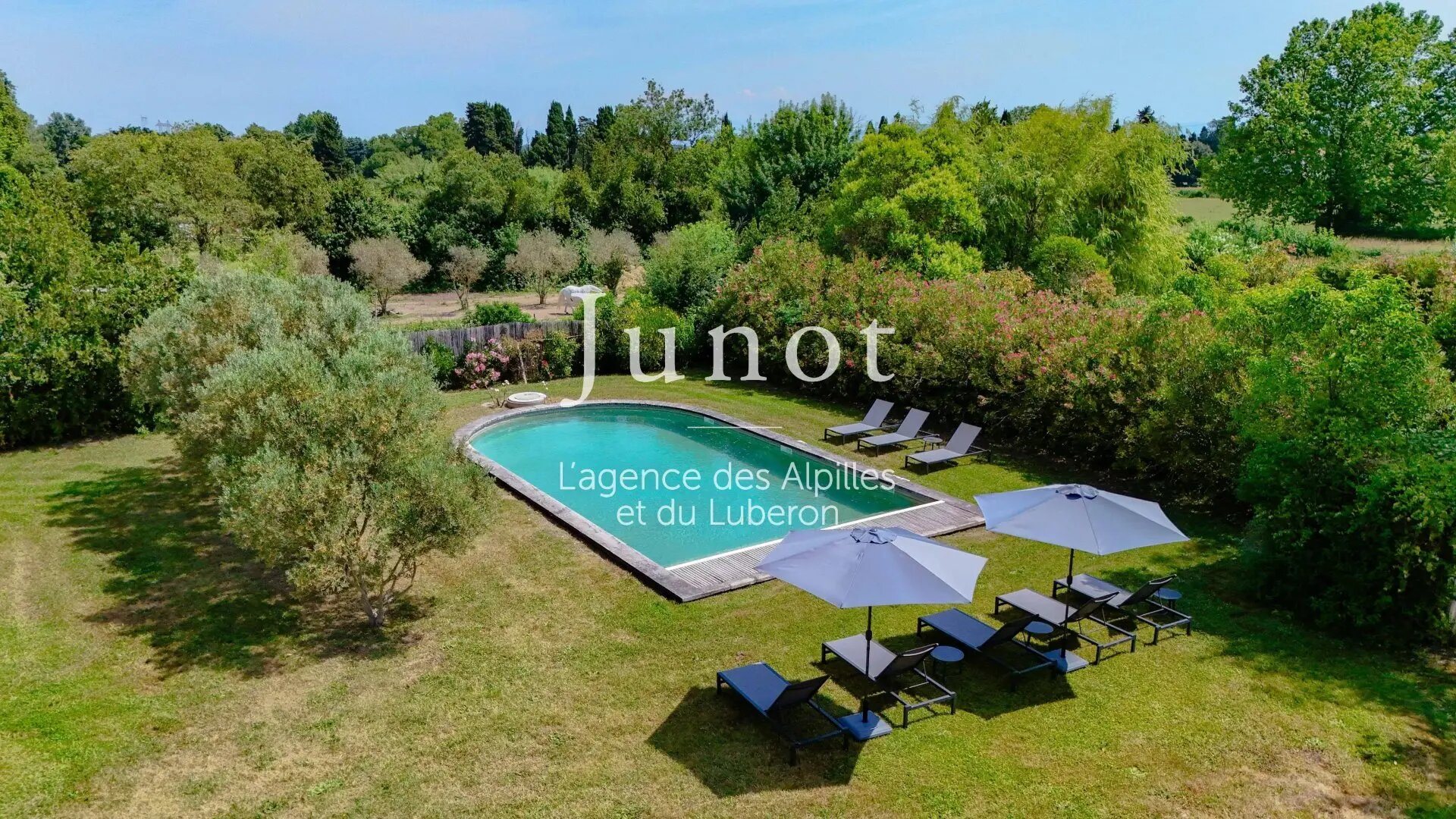 Maison à louer, 270m², Saint-Rémy-de-Provence