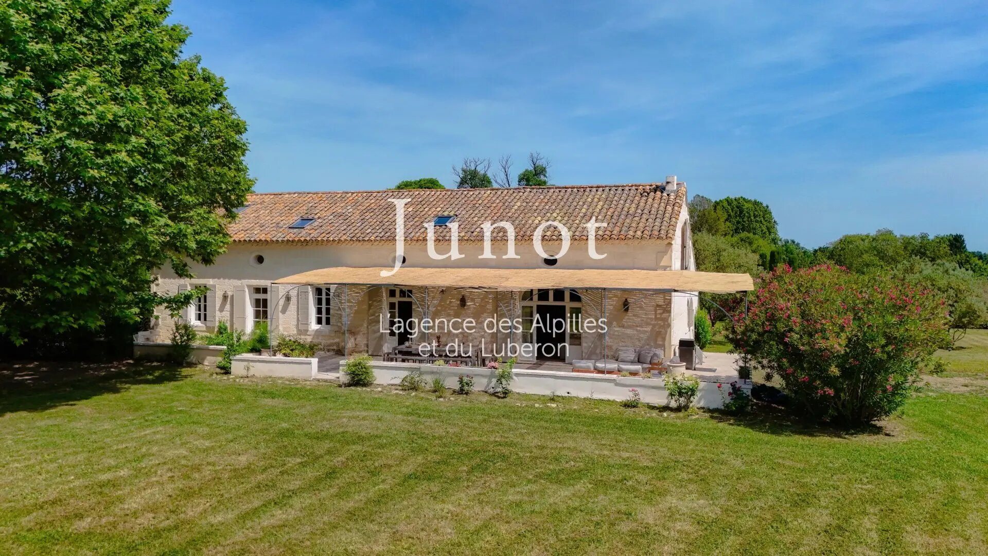 Maison à louer, 270m², Saint-Rémy-de-Provence