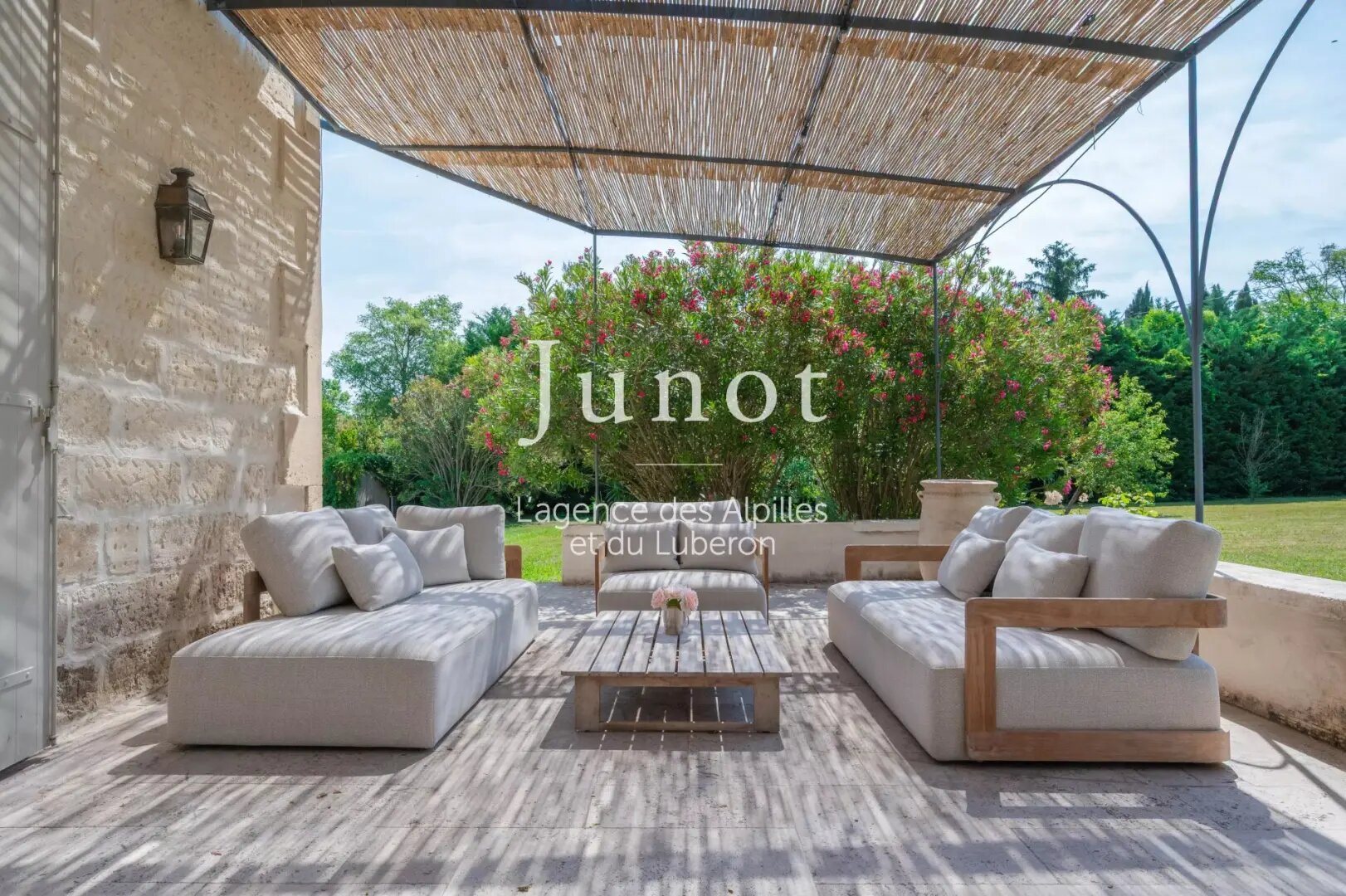 Maison à louer, 270m², Saint-Rémy-de-Provence