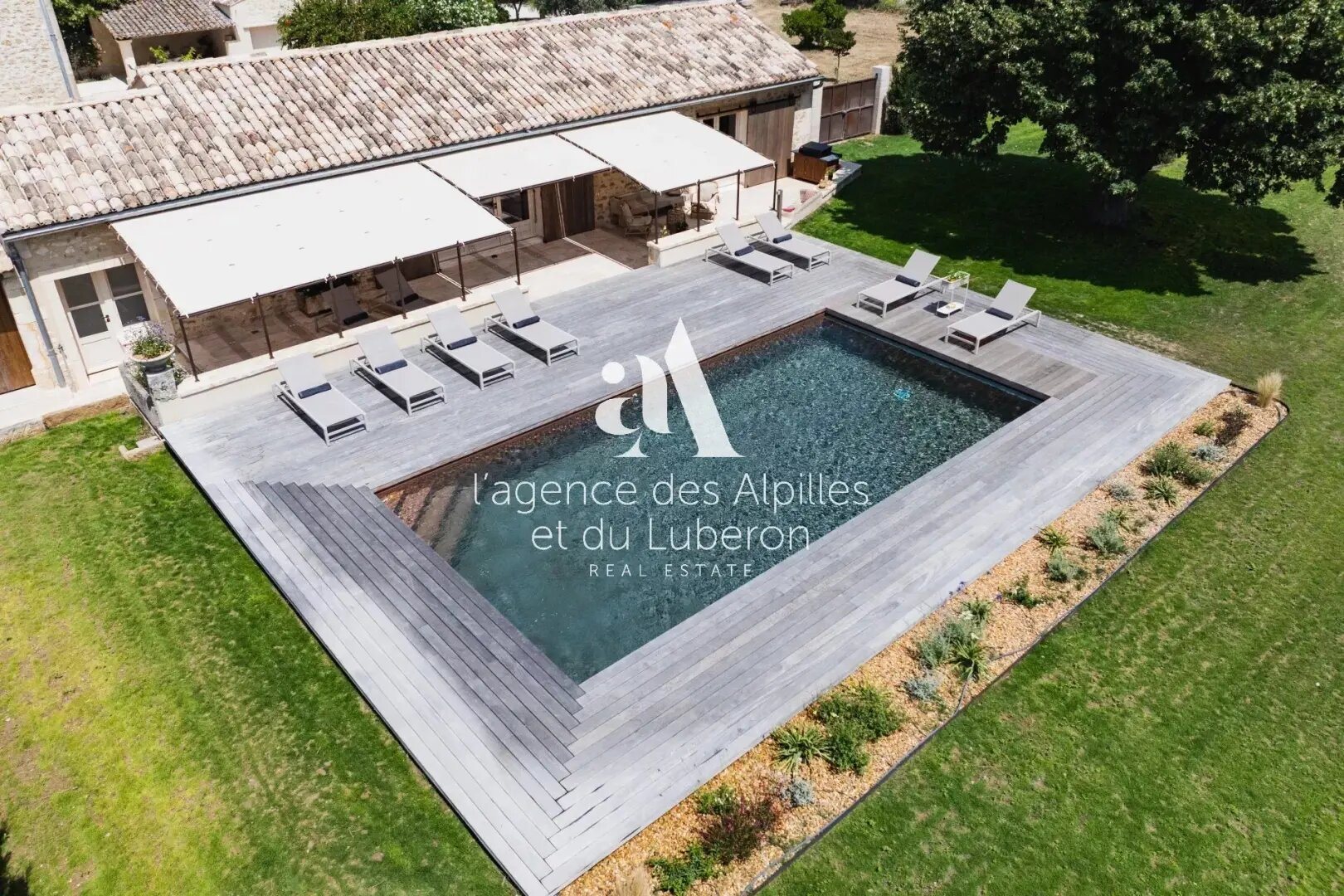 Maison à louer, 240m², Oppède