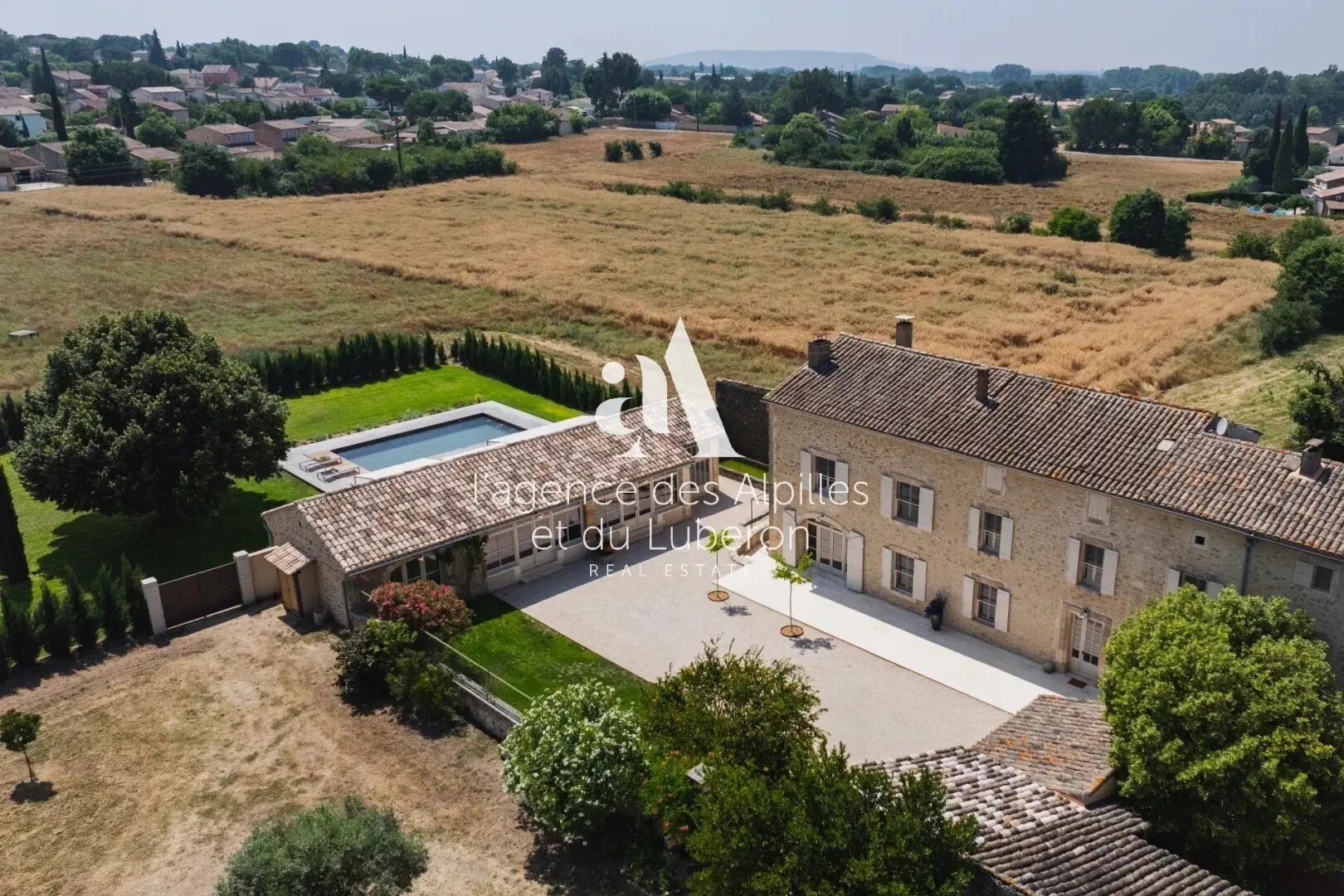 Maison à louer, 240m², Oppède