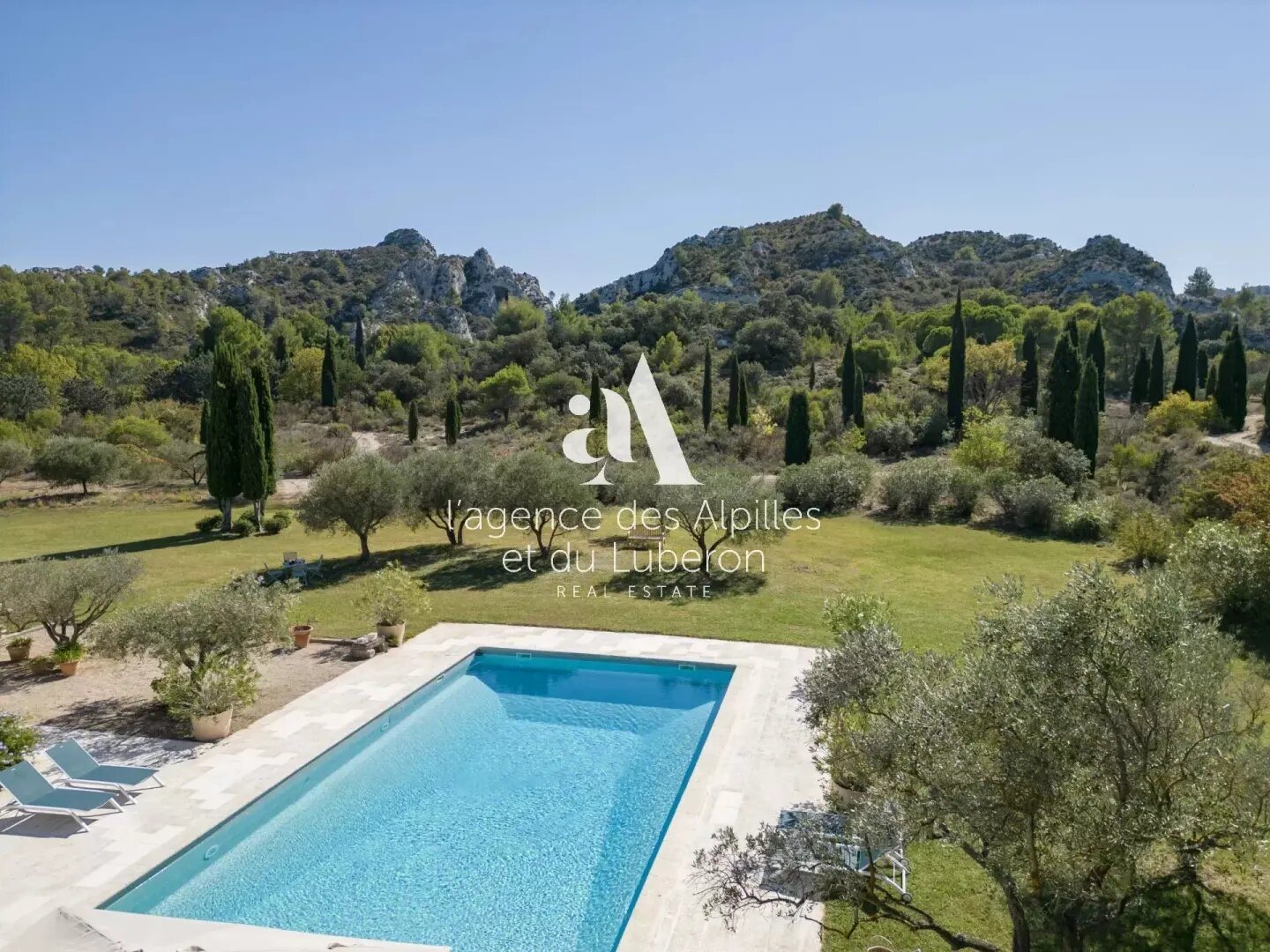 Maison à louer, 500m², Saint-Rémy-de-Provence