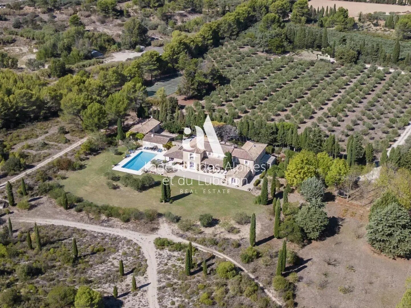 Maison à louer, 500m², Saint-Rémy-de-Provence