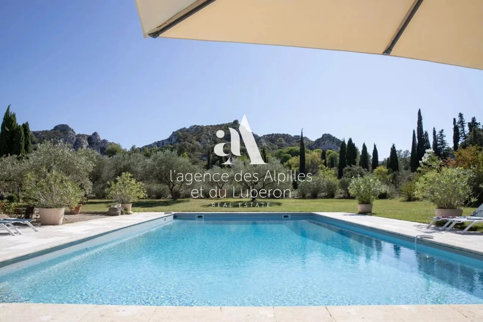 Maison à louer, 500m², Saint-Rémy-de-Provence