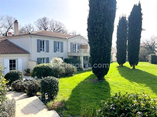 Local commercial 1016 m² · à Châteaubernard · 1 016 m² · 1 290 000 €