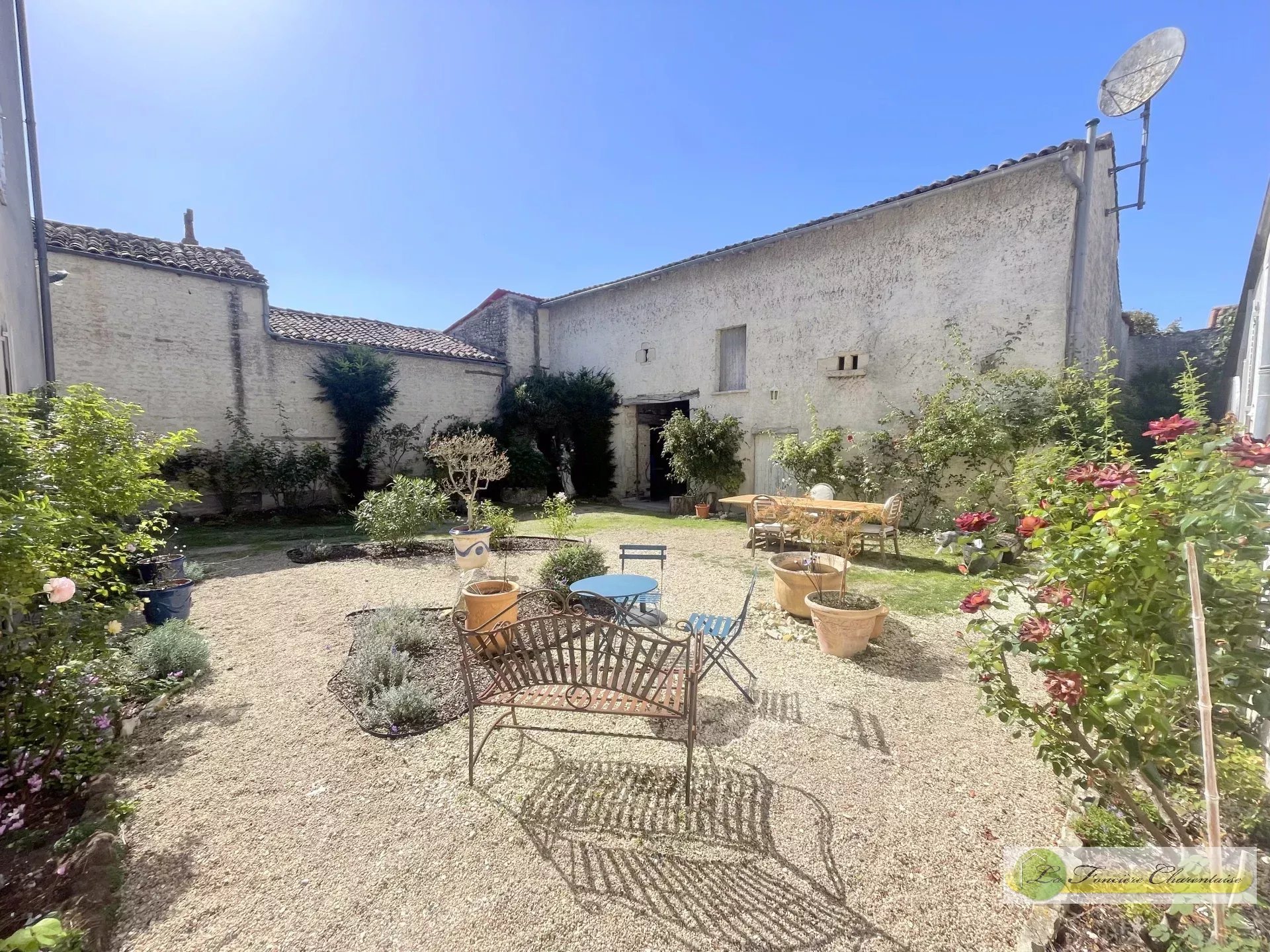 Maison à vendre, 283m², Aigre