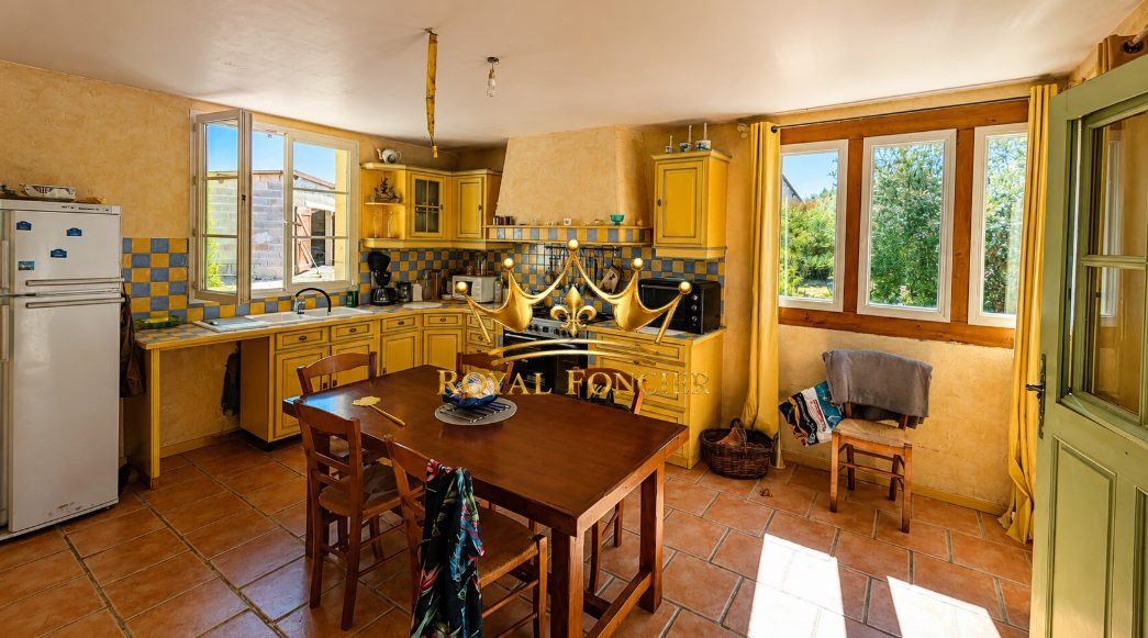 Maison à vendre, 243m², Charnizay