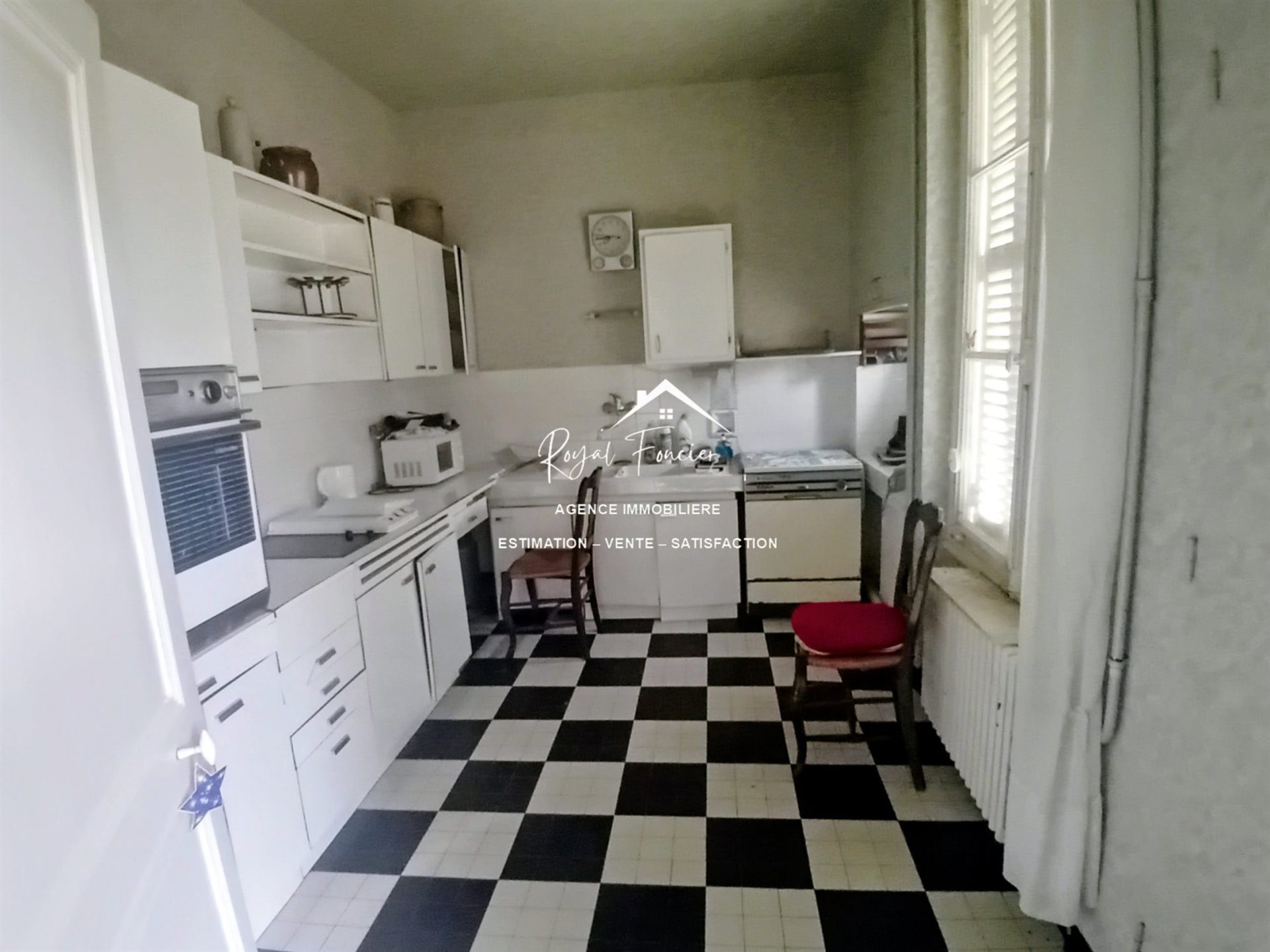 Maison à vendre, 194m², Charnizay