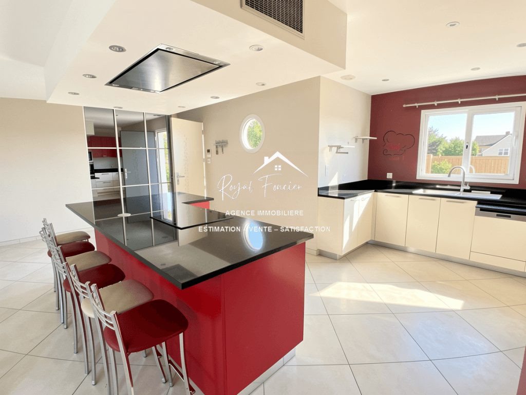 Maison à vendre, 185m², Dangé-Saint-Romain