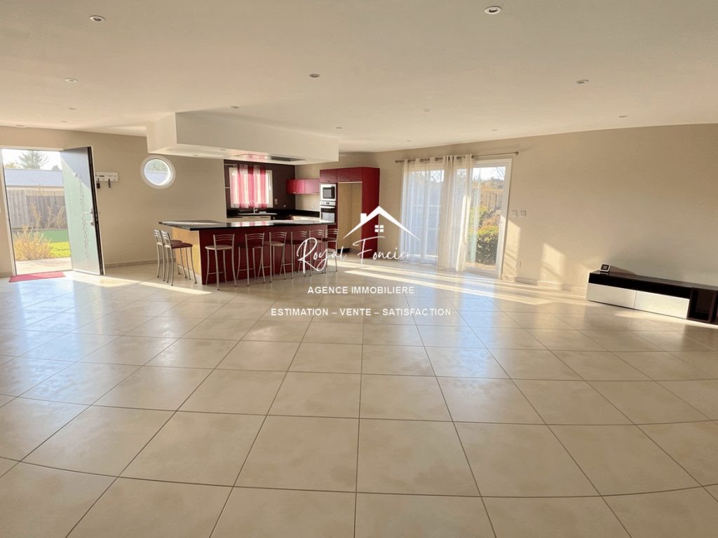 Maison à vendre, 185m², Dangé-Saint-Romain
