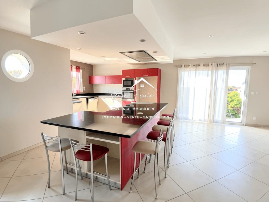 Maison à vendre, 185m², Dangé-Saint-Romain