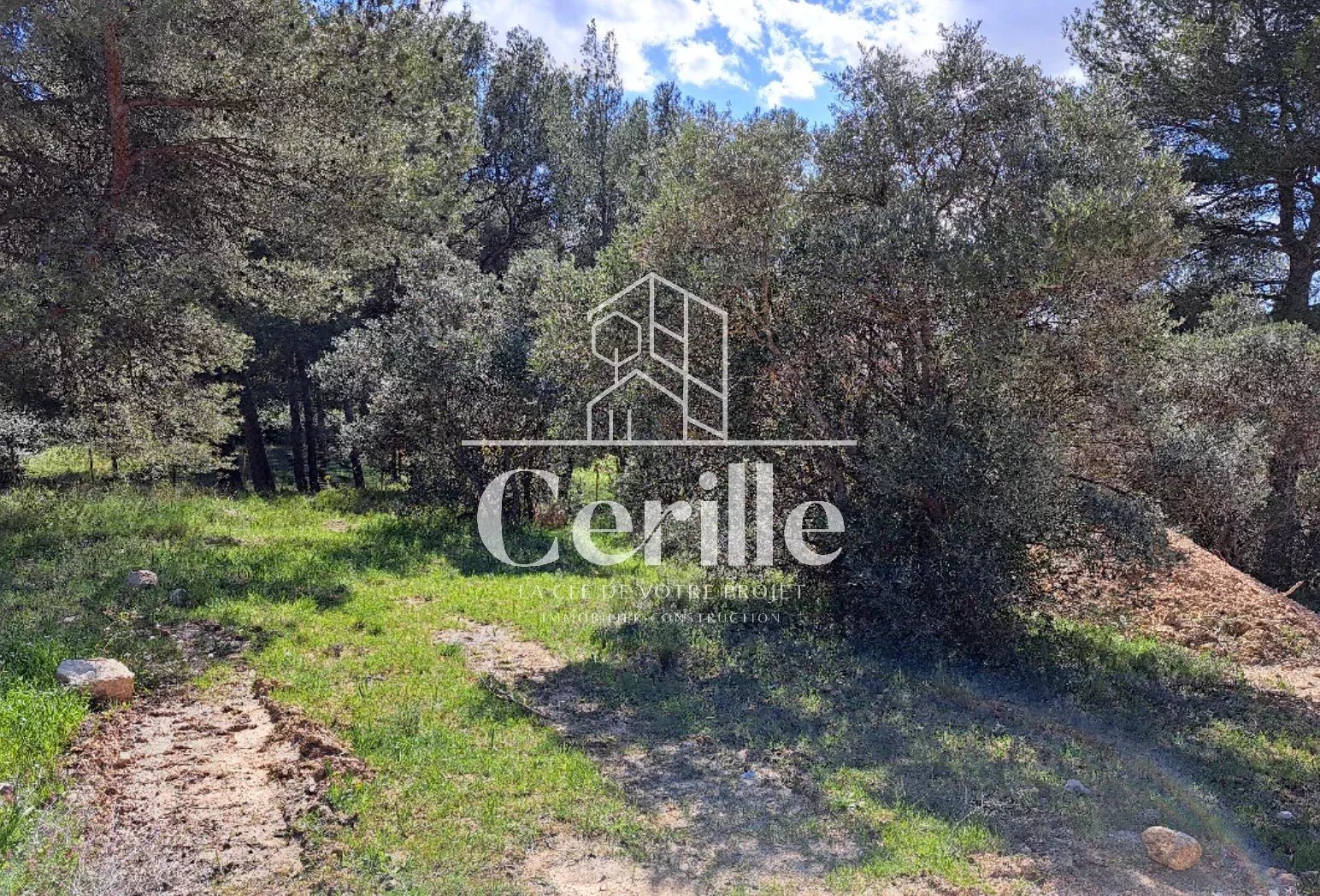 For sale - Land 1 060 m² in Aix-en-Provence - View 3