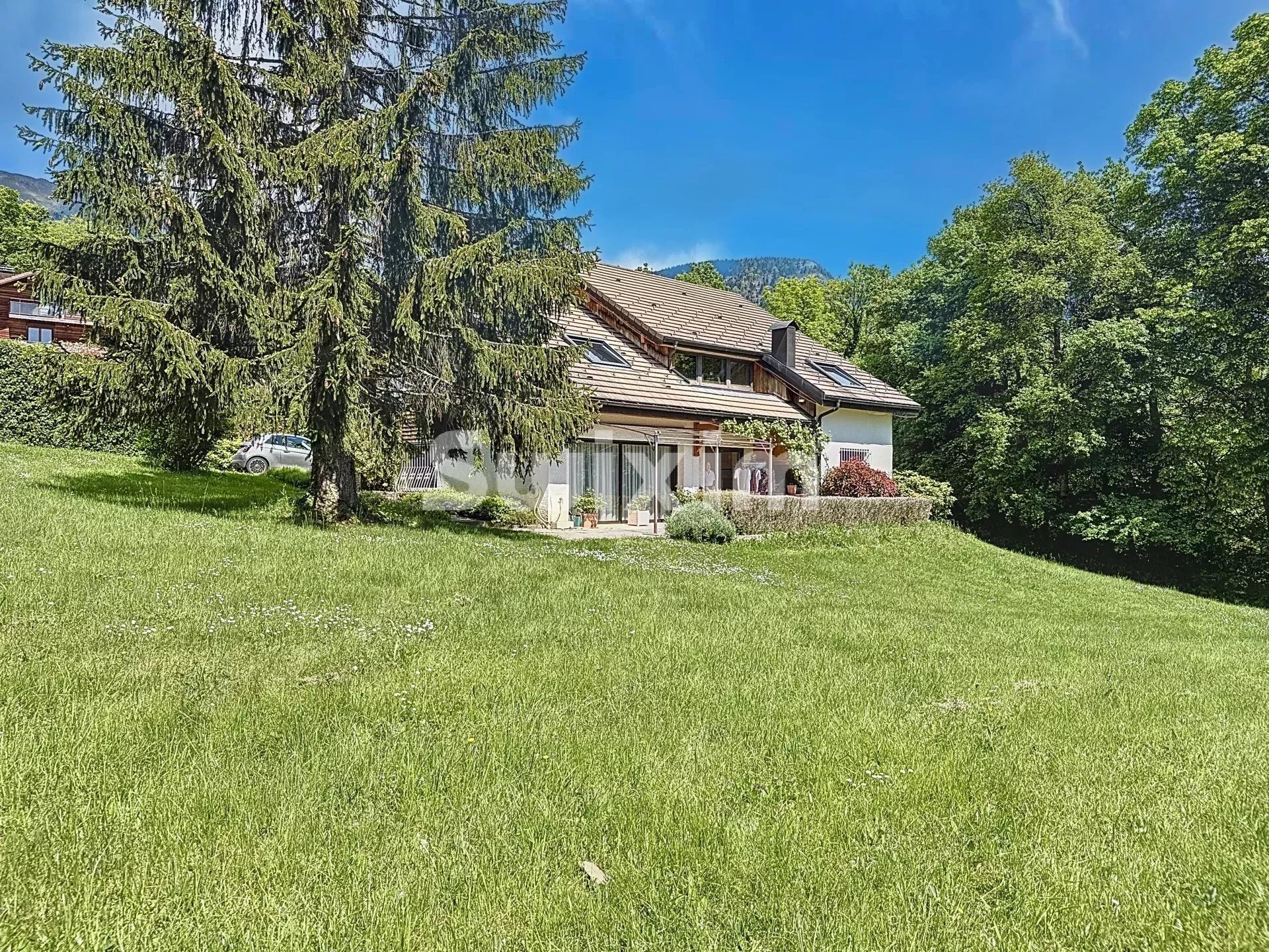 Maison à vendre, 252m², Gex