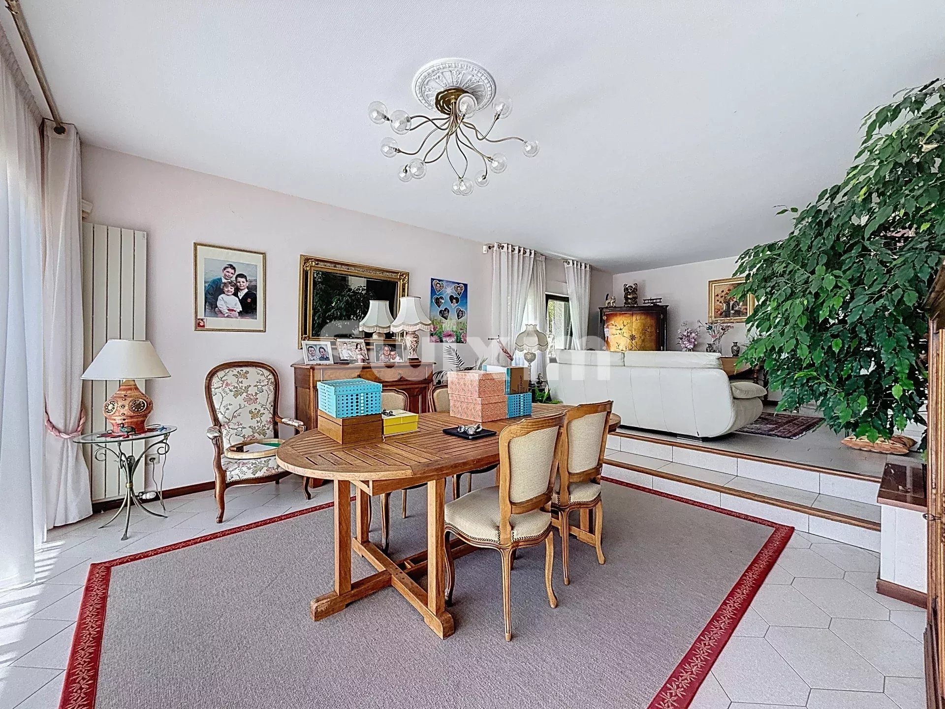 Maison à vendre, 252m², Gex